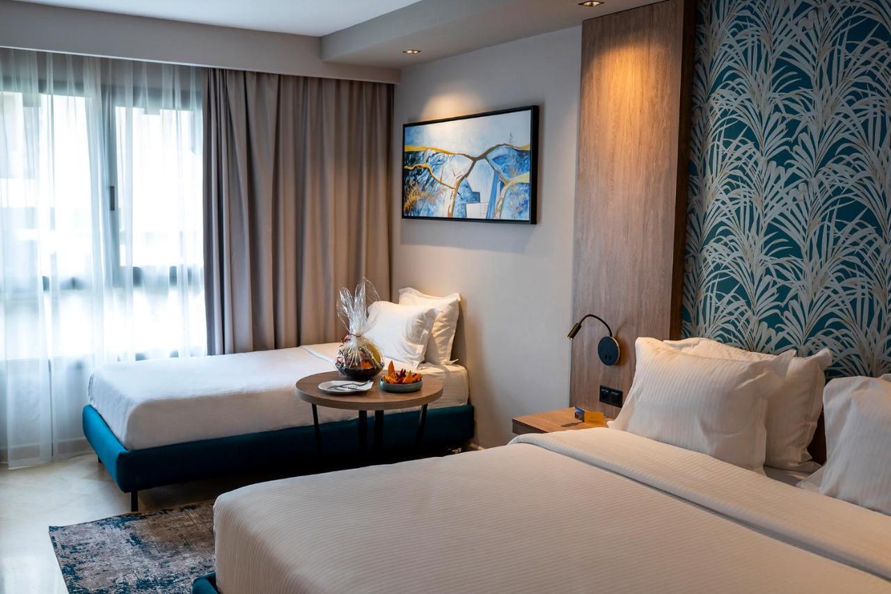 Room 1 King Bed 1 Single Bed