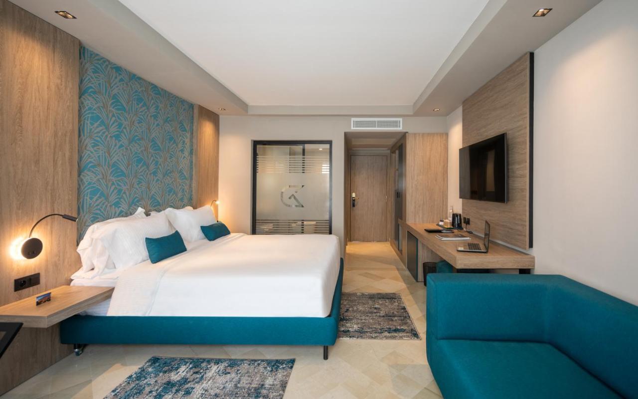 Room 1 King Bed 1 Single Bed
