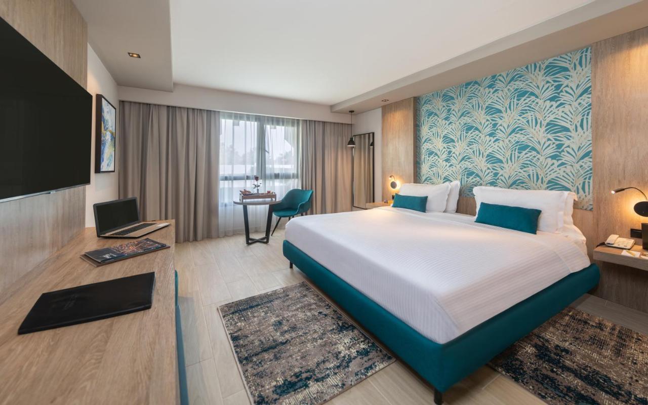 Executive Club Room 1 King Bed