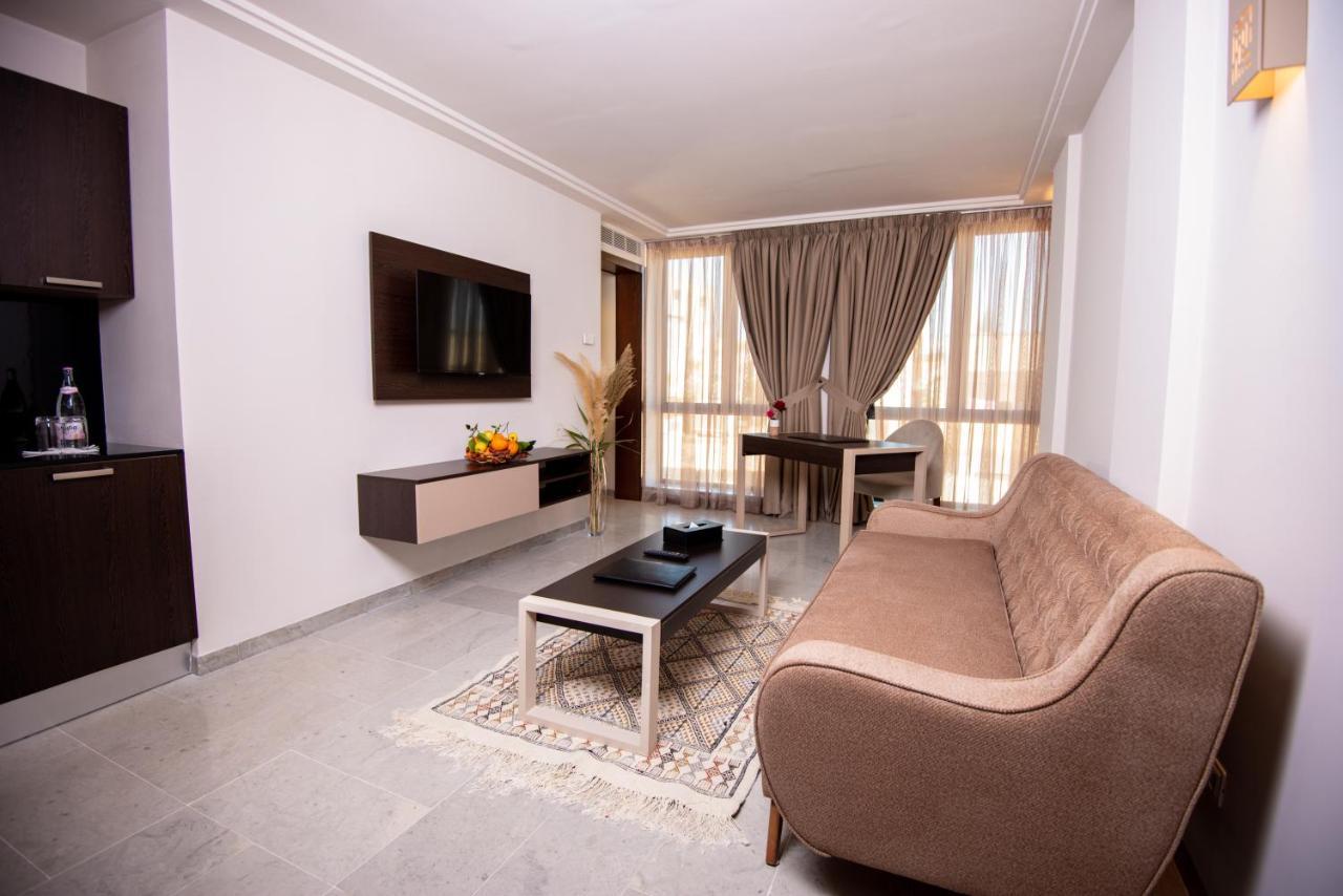 Executive Suite,1297632805:JPEG