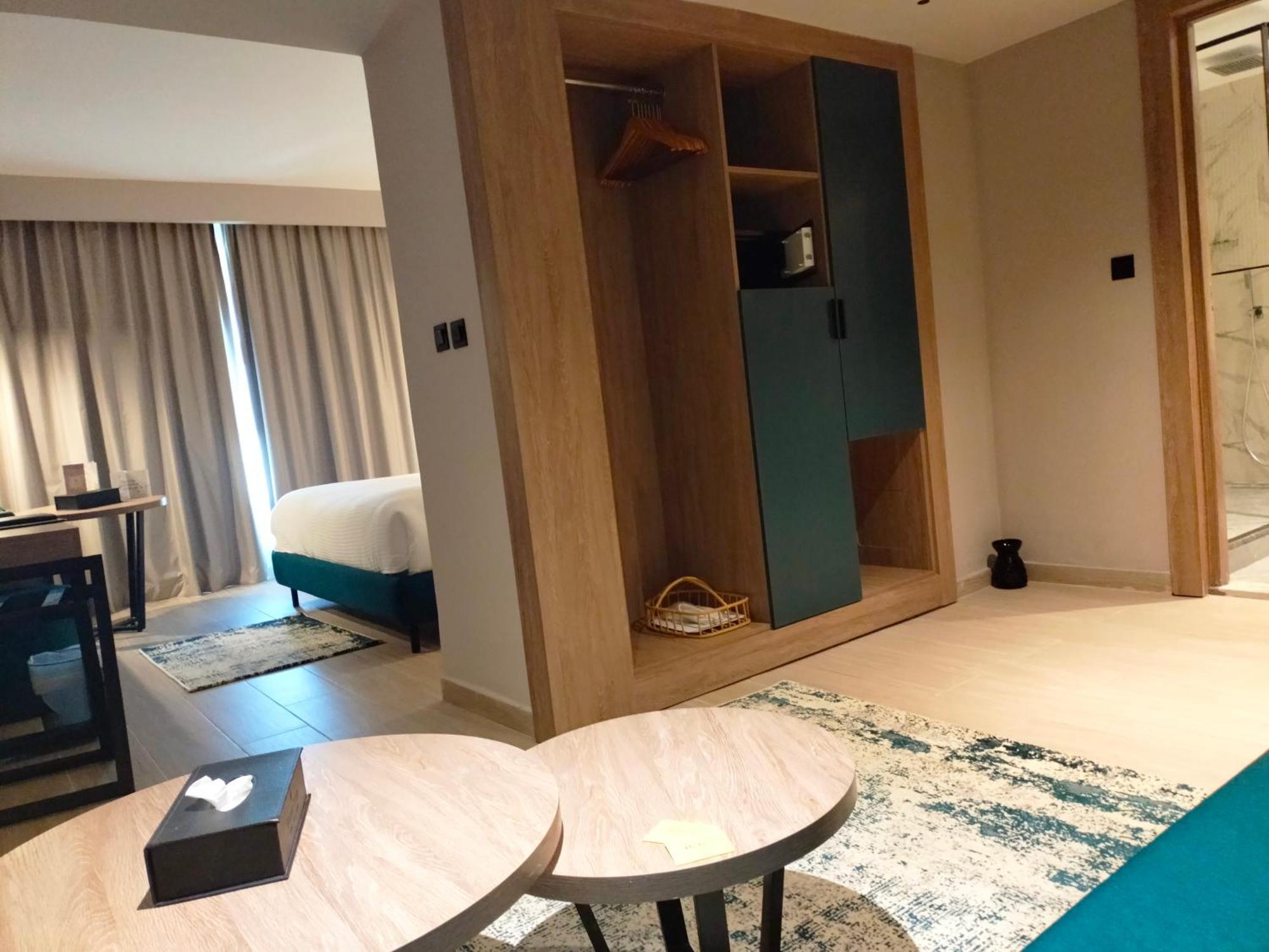 Superior Room 1 King Bed